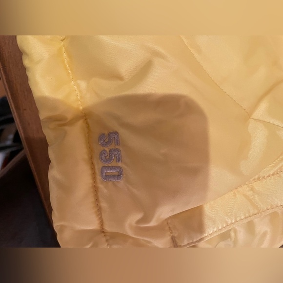 The North Face Sunny Yellow 550 quilted Insulated Vest - Picture 8 of 10